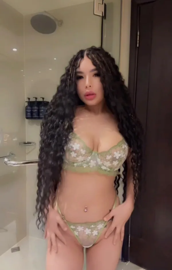 Fille Escort Makima